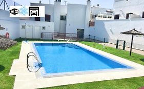 Ático con parking, solárium y barbacoa privados, Aire Ac y Wifi -Solo familias o parejas-